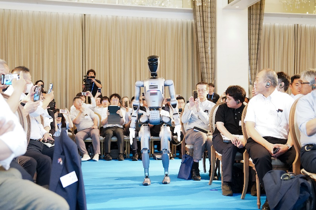 DOBOT Debuted Global Delivery of Humanoid Robot – DOBOT Atom